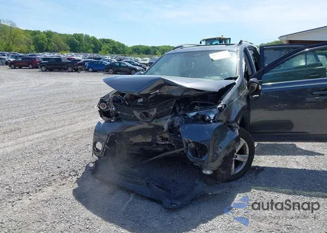 2015 Toyota Rav4 Xle z USA, uszkodzony, nr VIN JTMWFREV0FD071444